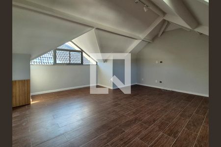 Casa de condomínio à venda com 350m², 4 quartos e 3 vagasEscritório