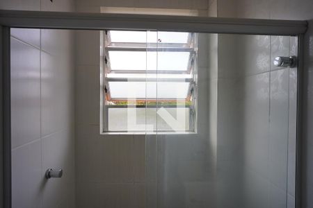 Banheiro de apartamento à venda com 1 quarto, 52m² em Vila Ipiranga, Porto Alegre