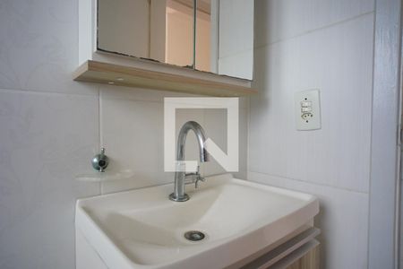 Banheiro de apartamento à venda com 1 quarto, 52m² em Vila Ipiranga, Porto Alegre