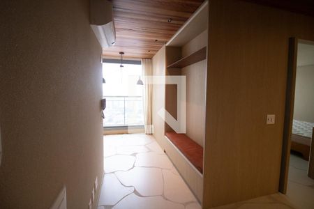 Corredor de apartamento para alugar com 1 quarto, 81m² em Jardim das Acacias, São Paulo
