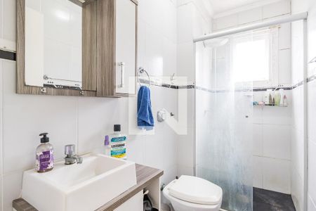 Banheiro de apartamento à venda com 1 quarto, 58m² em Jardim do Salso, Porto Alegre