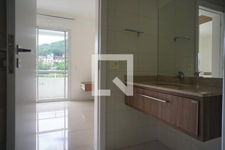 Banheiro  de kitnet/studio para alugar com 1 quarto, 55m² em Itacorubi, Florianópolis