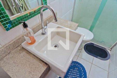 Casa de condomínio à venda com 128m², 2 quartos e 2 vagasBanheiro