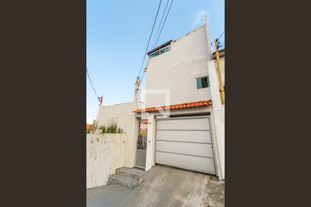 Casa de condomínio para alugar com 105m², 2 quartos e 2 vagas Casa de condomínio para alugar com 105m², 2 quartos e 2 vagasFachada