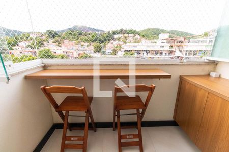 Sala  de apartamento à venda com 2 quartos, 58m² em Badu, Niterói