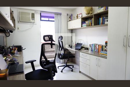 Apartamento à venda com 170m², 4 quartos e 2 vagasQuarto / Escritório