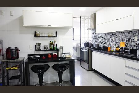 Apartamento à venda com 170m², 4 quartos e 2 vagasCozinha