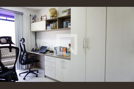 Apartamento à venda com 170m², 4 quartos e 2 vagasQuarto / Escritório