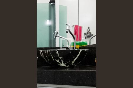 Casa à venda com 431m², 3 quartos e 2 vagasCasa 1 - Banheiro social