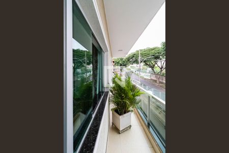 Casa à venda com 431m², 3 quartos e 2 vagasCasa 1 - Varanda da sala