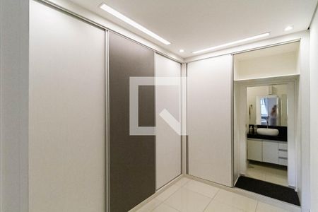 Casa à venda com 431m², 3 quartos e 2 vagasCasa 1 - Closet da suíte