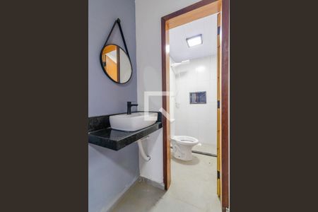 Banheiro de kitnet/studio para alugar com 1 quarto, 26m² em Aberta dos Morros, Porto Alegre