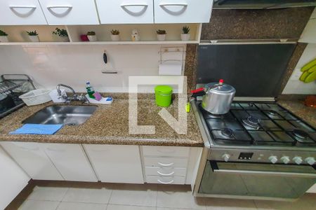 Casa à venda com 320m², 5 quartos e 4 vagascozinha