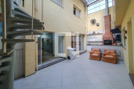 Casa à venda com 320m², 5 quartos e 4 vagasChurrasqueira