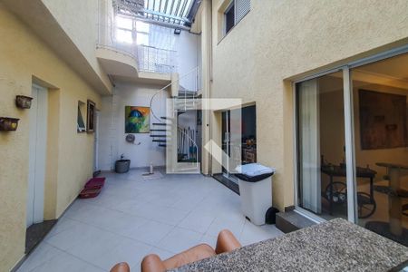 Casa à venda com 320m², 5 quartos e 4 vagasChurrasqueira