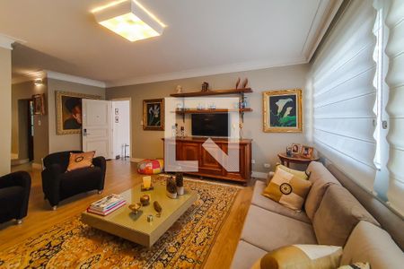 Casa à venda com 320m², 5 quartos e 4 vagassala