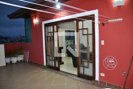 Apartamento à venda com 214m², 3 quartos e 4 vagas Apartamento à venda com 214m², 3 quartos e 4 vagasTerraço