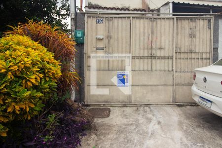 Fachada de casa para alugar com 2 quartos, 60m² em Campo Grande, Rio de Janeiro