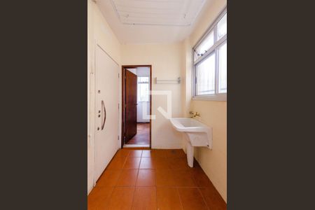 Apartamento para alugar com 170m², 4 quartos e 2 vagas Apartamento para alugar com 170m², 4 quartos e 2 vagasÁrea de serviço