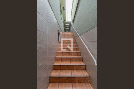 Casa à venda com 132m², 2 quartos e 2 vagas Casa à venda com 132m², 2 quartos e 2 vagasEscada