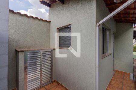 Casa à venda com 132m², 2 quartos e 2 vagas Casa à venda com 132m², 2 quartos e 2 vagasVaranda