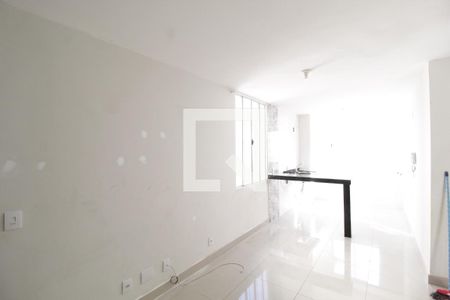 Sala de apartamento para alugar com 2 quartos, 48m² em Dona Zulmira, Uberlândia