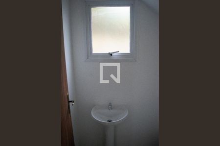 Banheiro 1 de casa de condomínio para alugar com 2 quartos, 55m² em Tarumã, Viamão
