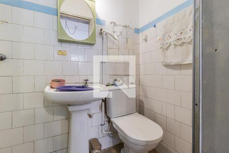 Banheiro de apartamento à venda com 1 quarto, 46m² em Floresta, Porto Alegre