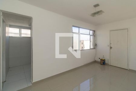 Sala de apartamento para alugar com 1 quarto, 32m² em Irajá, Rio de Janeiro