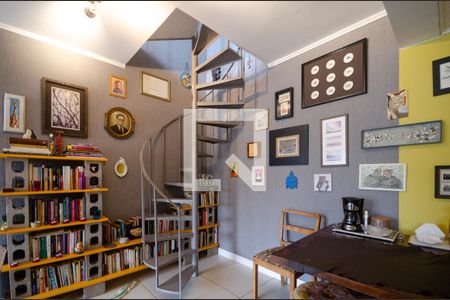 Escada de apartamento à venda com 2 quartos, 144m² em Teresópolis, Porto Alegre