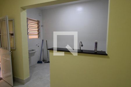 Sala/Cozinha de casa para alugar com 1 quarto, 59m² em Jardim Miriam, São Paulo