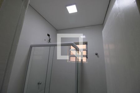 Banheiro da Suíte de casa para alugar com 1 quarto, 59m² em Jardim Miriam, São Paulo