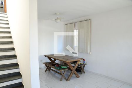 Sala de casa para alugar com 3 quartos, 90m² em Outeiro de Passárgada, Cotia