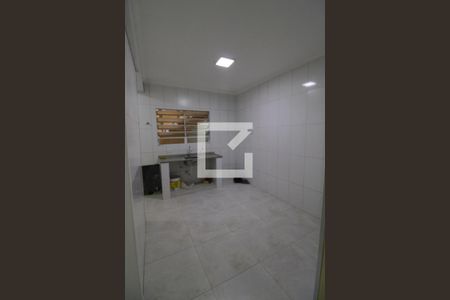 Cozinha de casa para alugar com 2 quartos, 70m² em Jardim Miriam, São Paulo