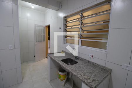 Cozinha de casa para alugar com 2 quartos, 70m² em Jardim Miriam, São Paulo