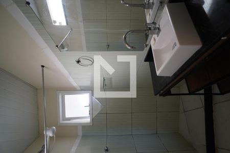 Banheiro de kitnet/studio para alugar com 1 quarto, 35m² em Piratininga, Niterói