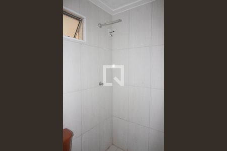 Banheiro de apartamento para alugar com 2 quartos, 56m² em Conjunto Residencial José Bonifácio, São Paulo