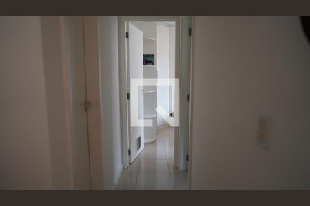Corredor de apartamento para alugar com 2 quartos, 72m² em Jacarepaguá, Rio de Janeiro
