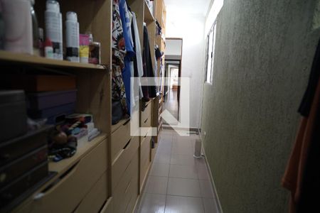 Casa à venda com 203m², 4 quartos e 2 vagasCloset