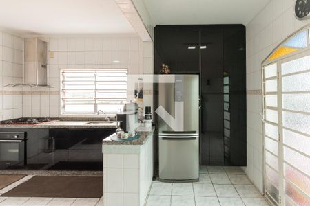 Casa à venda com 314m², 4 quartos e 6 vagas Casa à venda com 314m², 4 quartos e 6 vagasCozinha