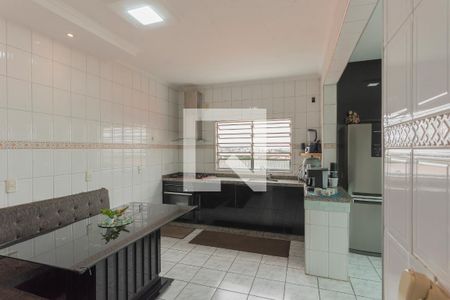 Casa à venda com 314m², 4 quartos e 6 vagas Casa à venda com 314m², 4 quartos e 6 vagasCozinha