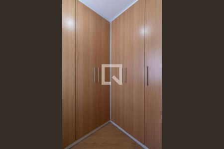 Apartamento à venda com 72m², 2 quartos e 1 vaga Apartamento à venda com 72m², 2 quartos e 1 vagaCloset Quarto 2