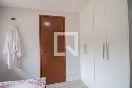 Quarto Suíte de casa de condomínio para alugar com 2 quartos, 57m² em Vargem Pequena, Rio de Janeiro