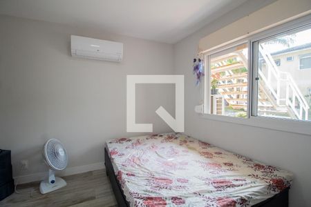 Quarto Suíte de casa de condomínio para alugar com 2 quartos, 57m² em Vargem Pequena, Rio de Janeiro