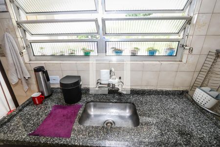 Casa à venda com 199m², 4 quartos e 8 vagas Casa à venda com 199m², 4 quartos e 8 vagasCozinha