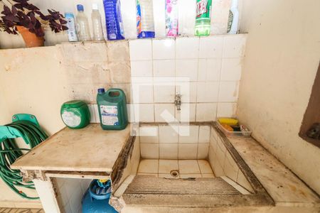 Casa à venda com 199m², 4 quartos e 8 vagas Casa à venda com 199m², 4 quartos e 8 vagasLavanderia Casa 2