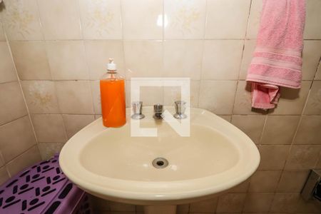 Casa à venda com 199m², 4 quartos e 8 vagas Casa à venda com 199m², 4 quartos e 8 vagasBanheiro 2