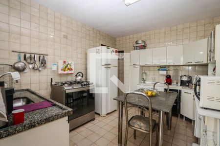 Casa à venda com 199m², 4 quartos e 8 vagas Casa à venda com 199m², 4 quartos e 8 vagasCozinha