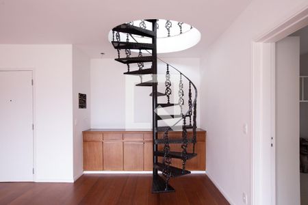 escada para cobertura de apartamento à venda com 3 quartos, 202m² em Vila Romana, São Paulo