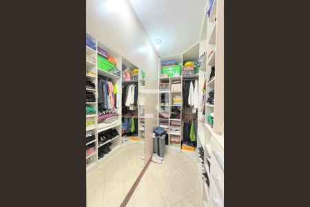 Casa à venda com 250m², 3 quartos e 1 vagaSuíte - Closet